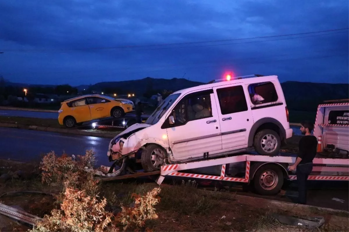 Sivas\'ta Trafik Kazası: 8 Yaralı