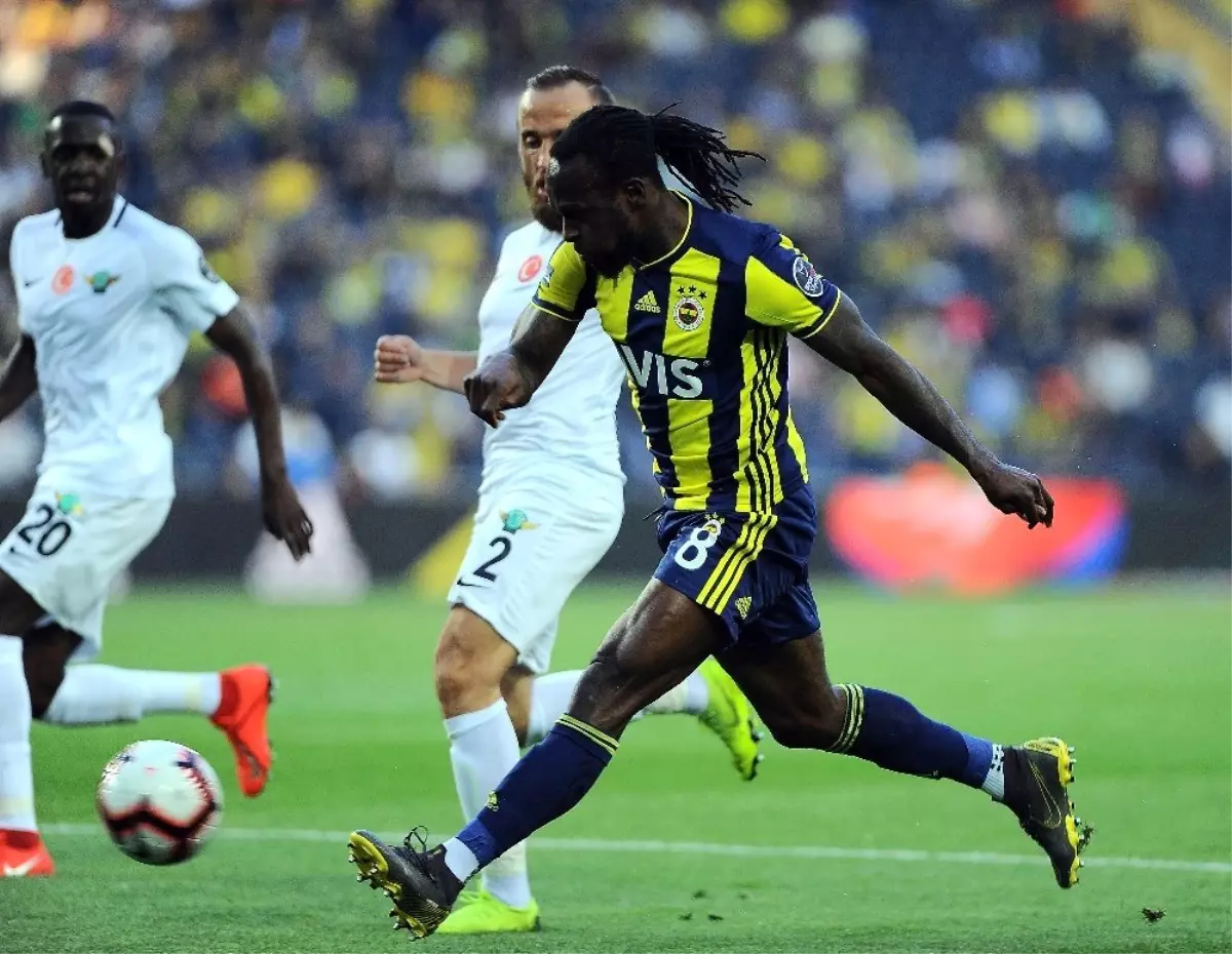 Spor Toto Süper Lig: Fenerbahçe: 2 - Akhisarspor: 1 (İlk Yarı)