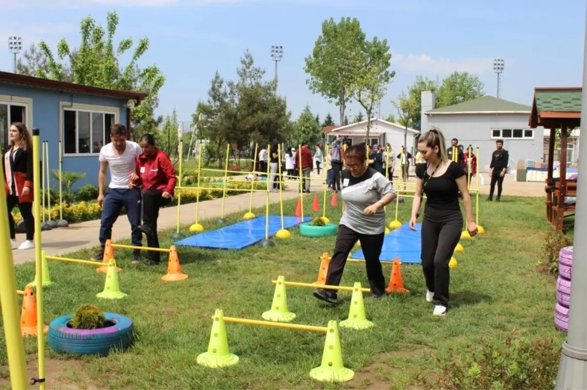 Üniversiteli Abi ve Ablalarıyla Spor Yapıp Stres Attılar