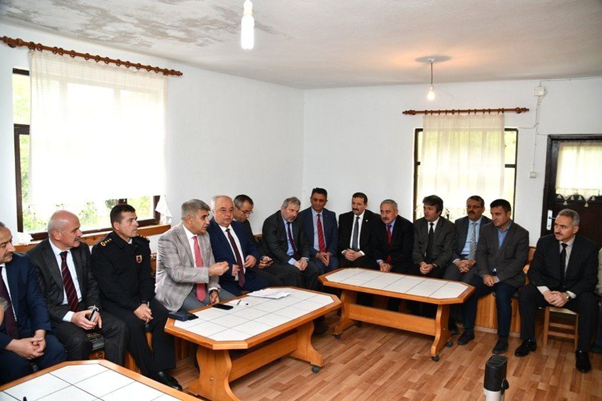 Vali Gürel, Başköy Köyünde Vatandaşların Sorunlarını Dinledi
