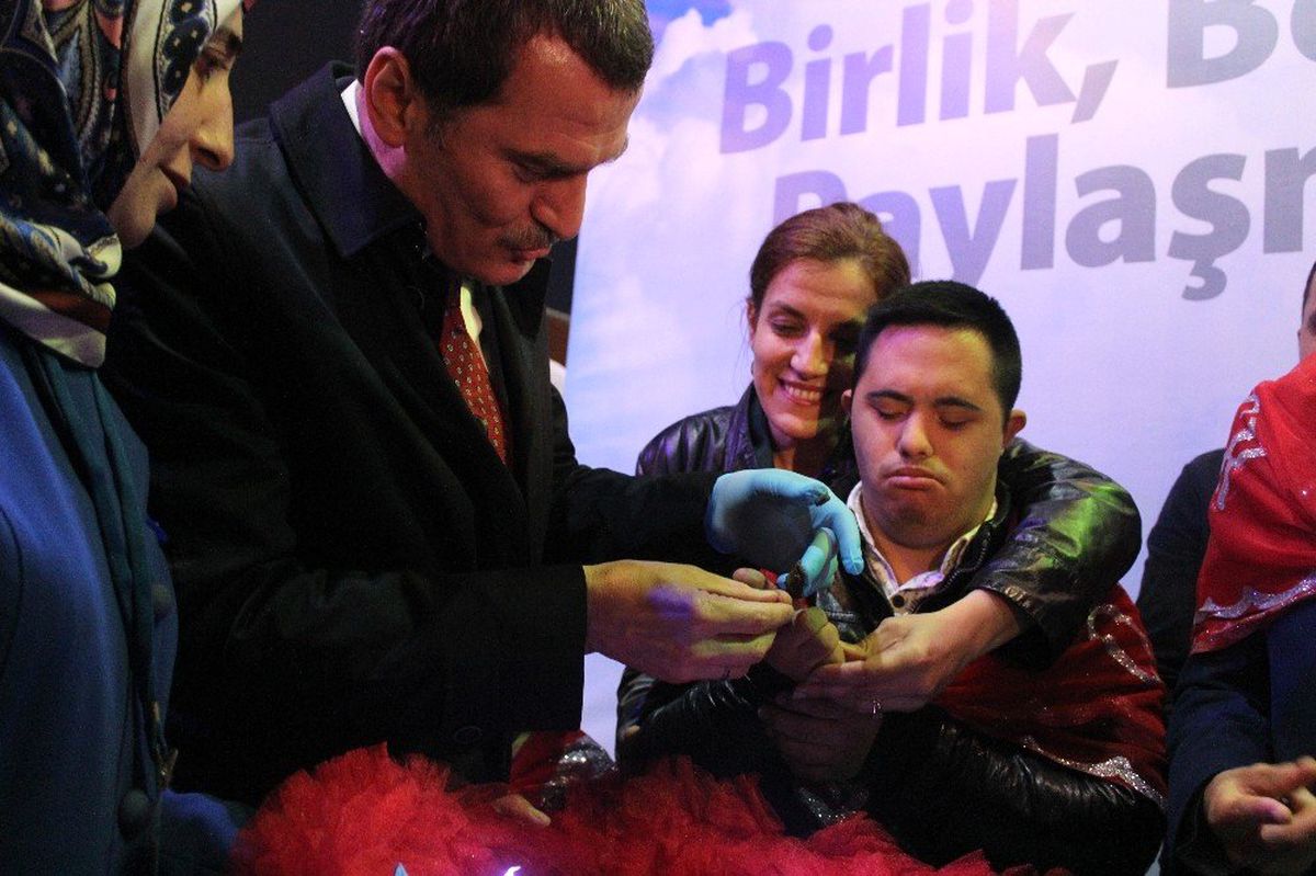 Zeytinburnu\'nda Engelli Aileleri İftarda Buluştu