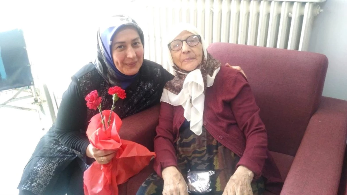 AK Parti Teşkilatından Anneler Günün\'de Anlamlı Ziyaret