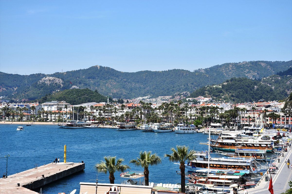 Antalya ve Muğla\'da Sahiller Yabancı Turistlere Kaldı