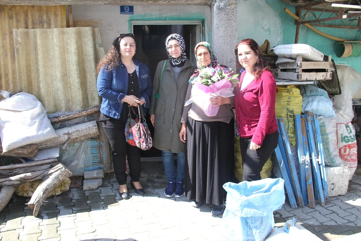 Beyşehir\'de Yılın Annelerine Evlerinde Anlamlı Ziyaret