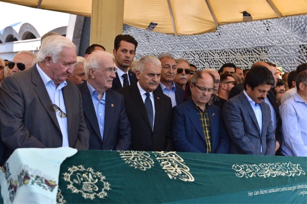 Binali Yıldırım, Deniz Nakliyat Eski Genel Müdürü Muzaffer Akkaya\'nın Eşinin Cenaze Törenine Katıldı