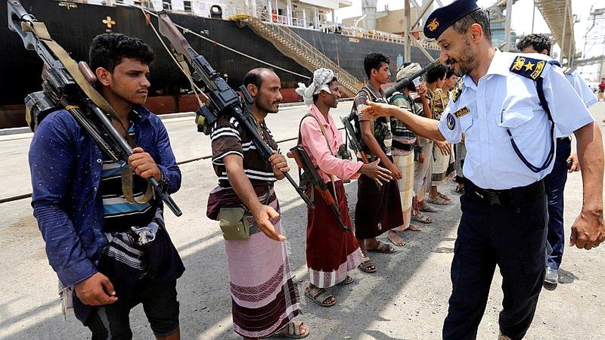 Bm: Yemen\'de Husiler Hayati Önem Taşıyan Hudeyde Limanı\'ndan Çekilmeye Başladı