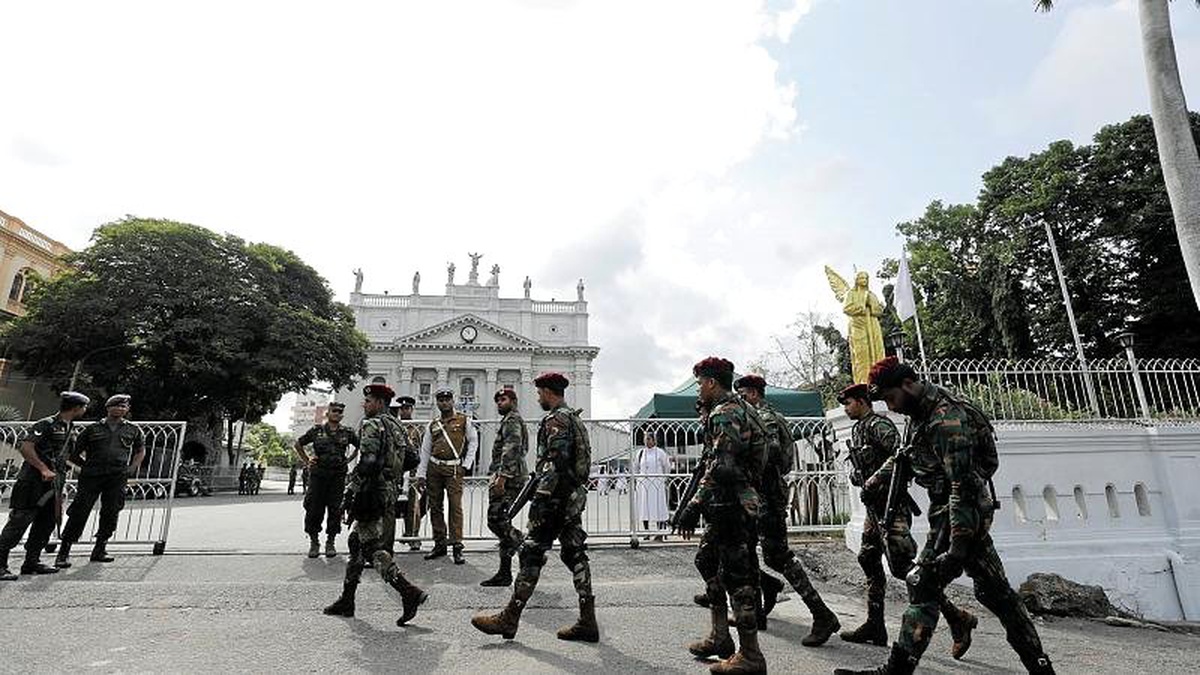 Camiler Taşlandı, Müslümanlar Darp Edildi: Sri Lanka\'da Sokağa Çıkma Yasağı