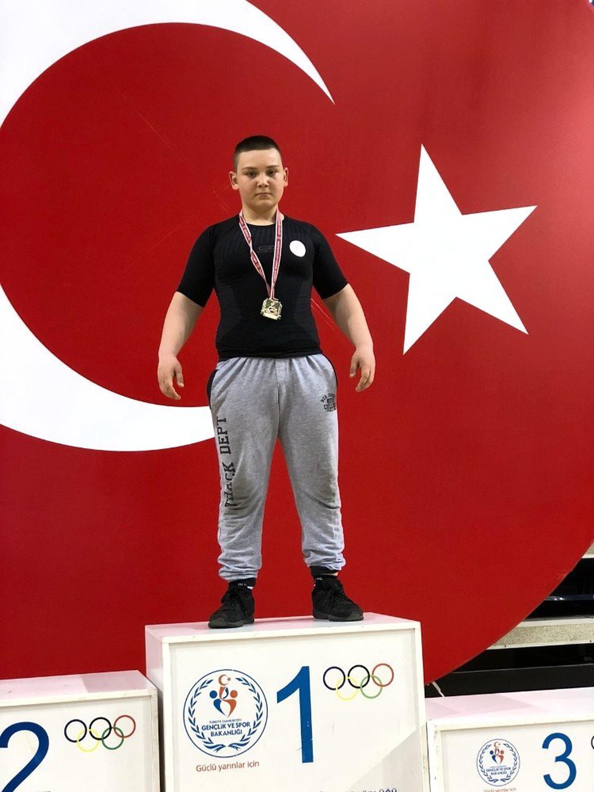 Çan Belediye Güreşçisi İzmir\'de Şampiyon Oldu