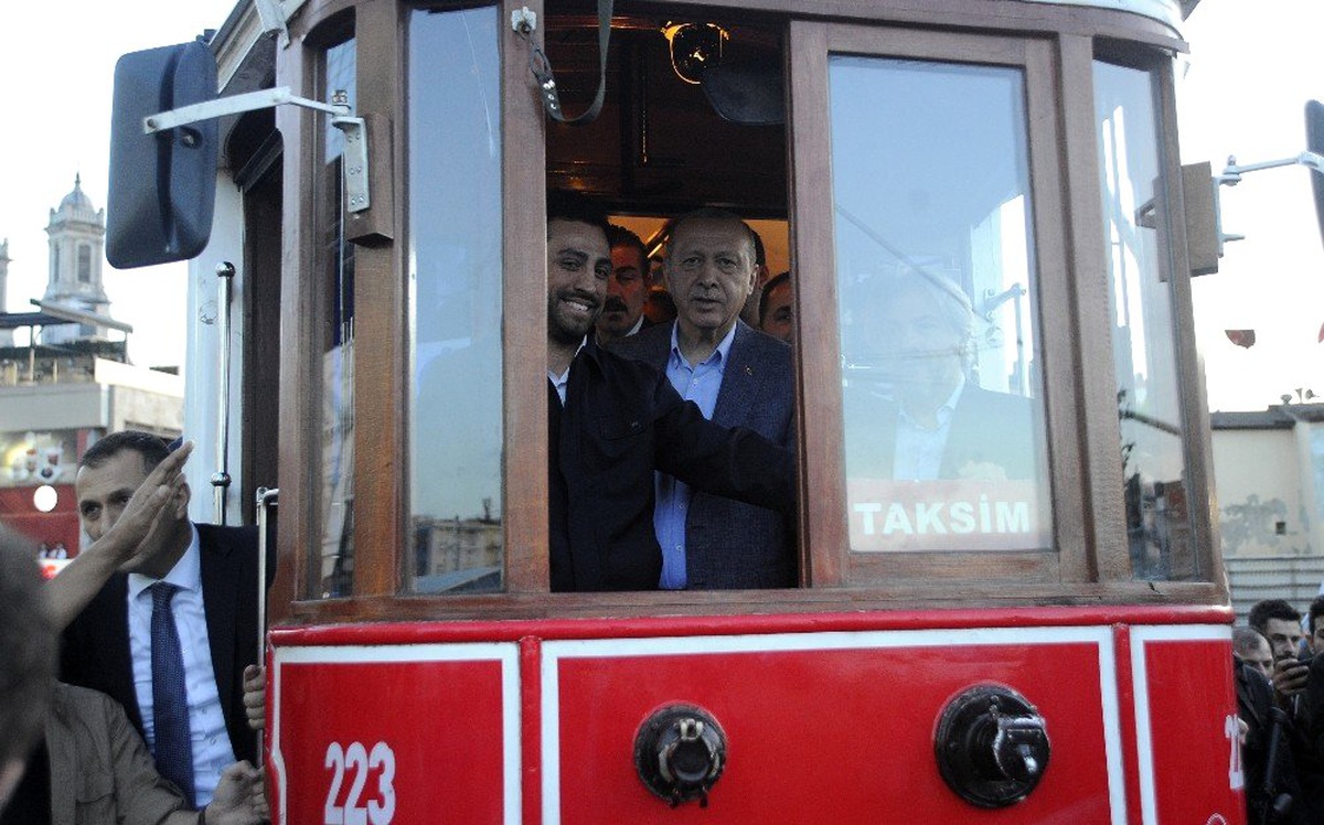 Cumhurbaşkanı Nostaljik Tramvay ile İftara Geldi