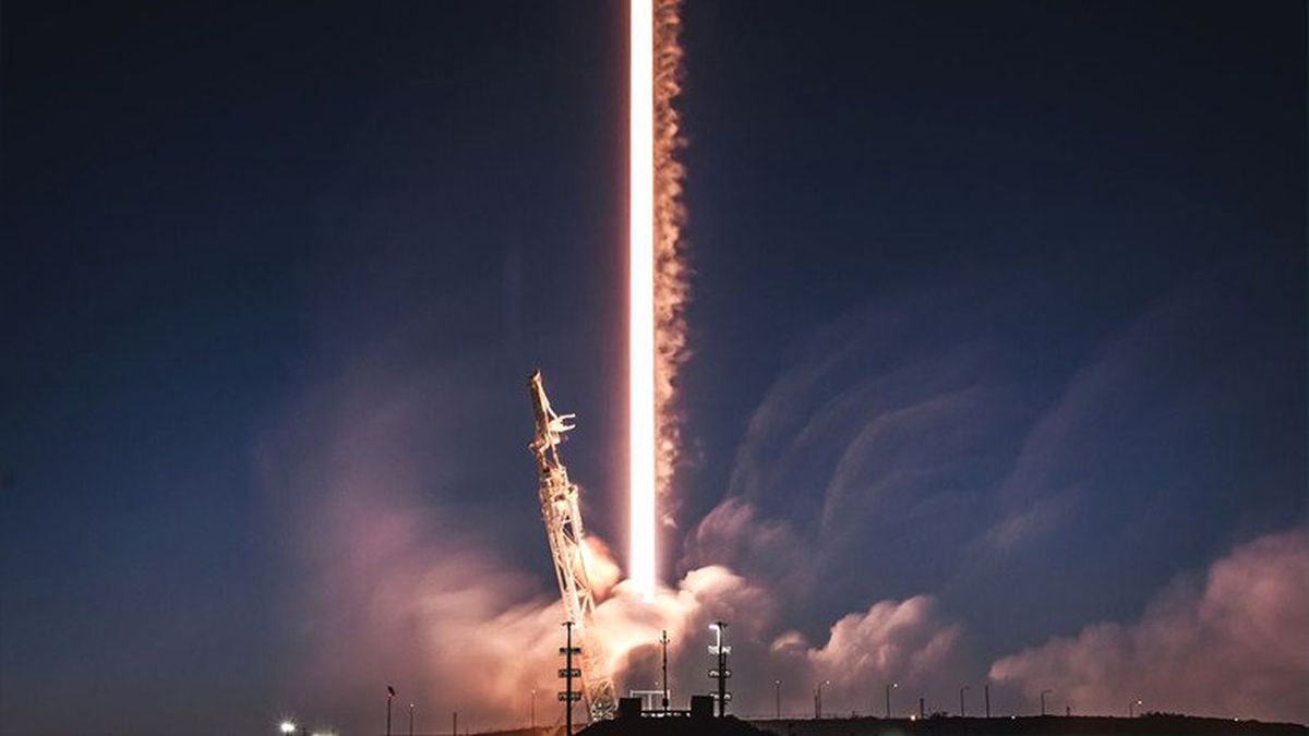 Elon Musk, İnterneti 40 Kat Hızlandıracak Uydularının Fotoğrafını İlk Kez Paylaştı