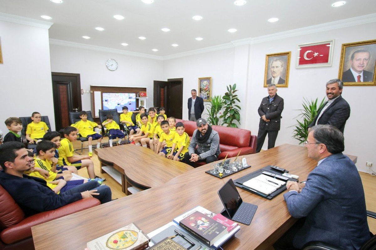 Erciyessporlu Minikler, Başkan Özdoğan\'ı Ziyaret Etti
