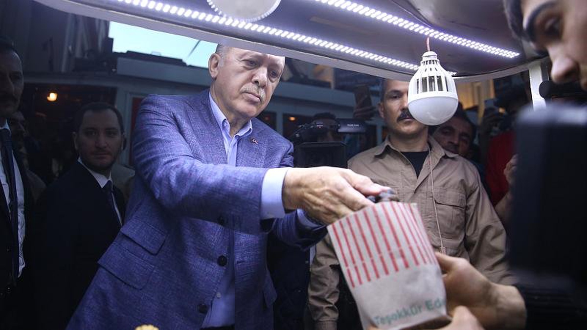 Erdoğan: Sanatçı Sanatıyla Konuşur, Dalkavukluk Yapmaz