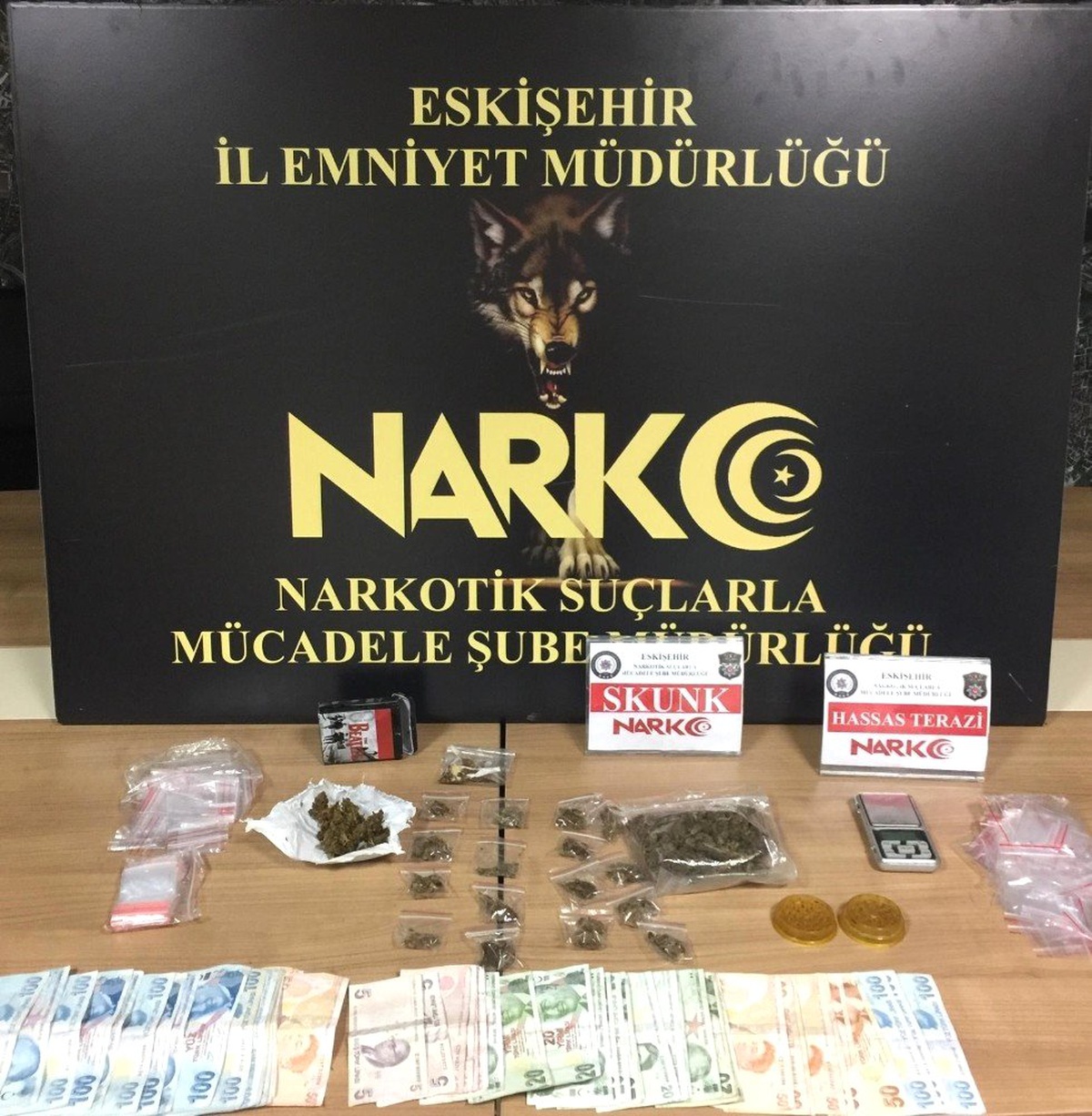 Eskişehir\'de Uyuşturucu Operasyonu: 9 Gözaltı