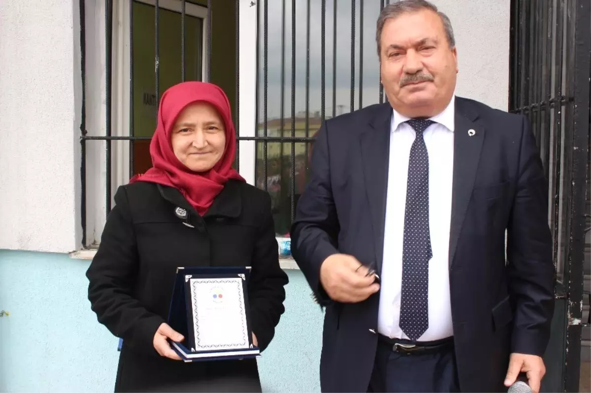 Hayatını Engelli Çocuğuna Adadı