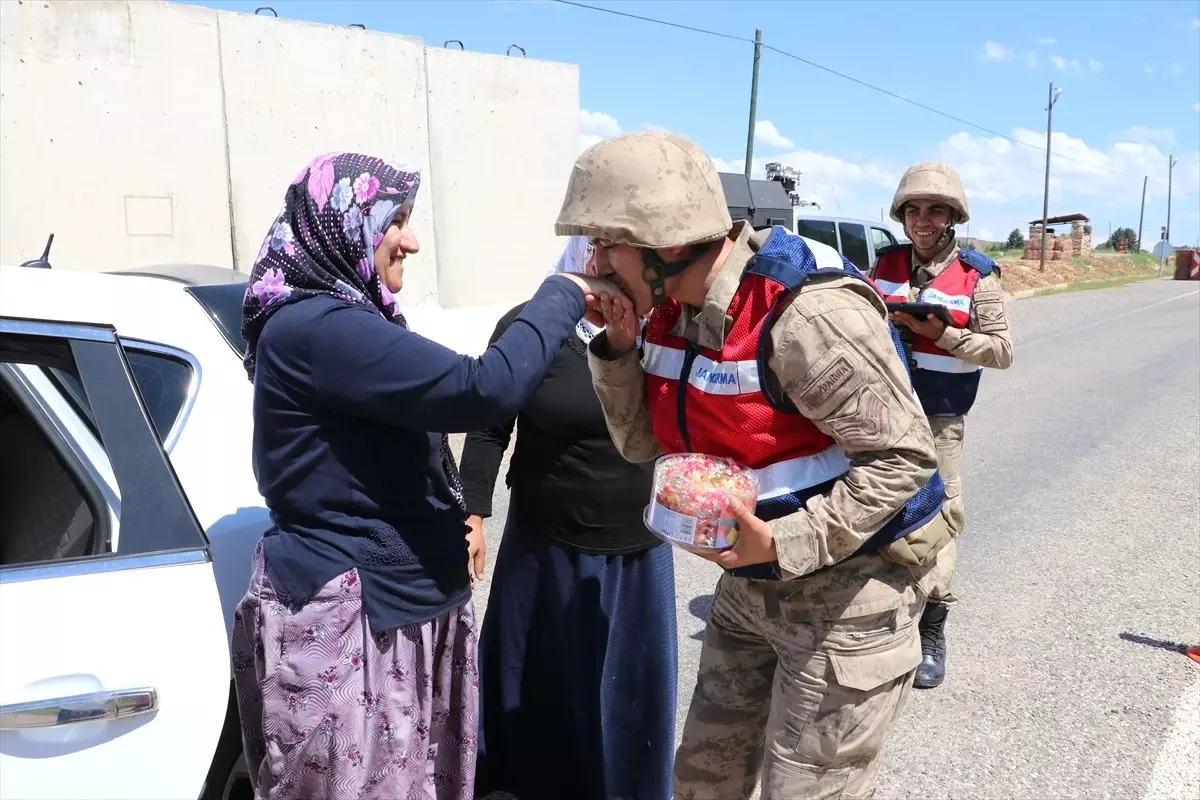 Jandarmadan "Anneler Günü" Kutlaması