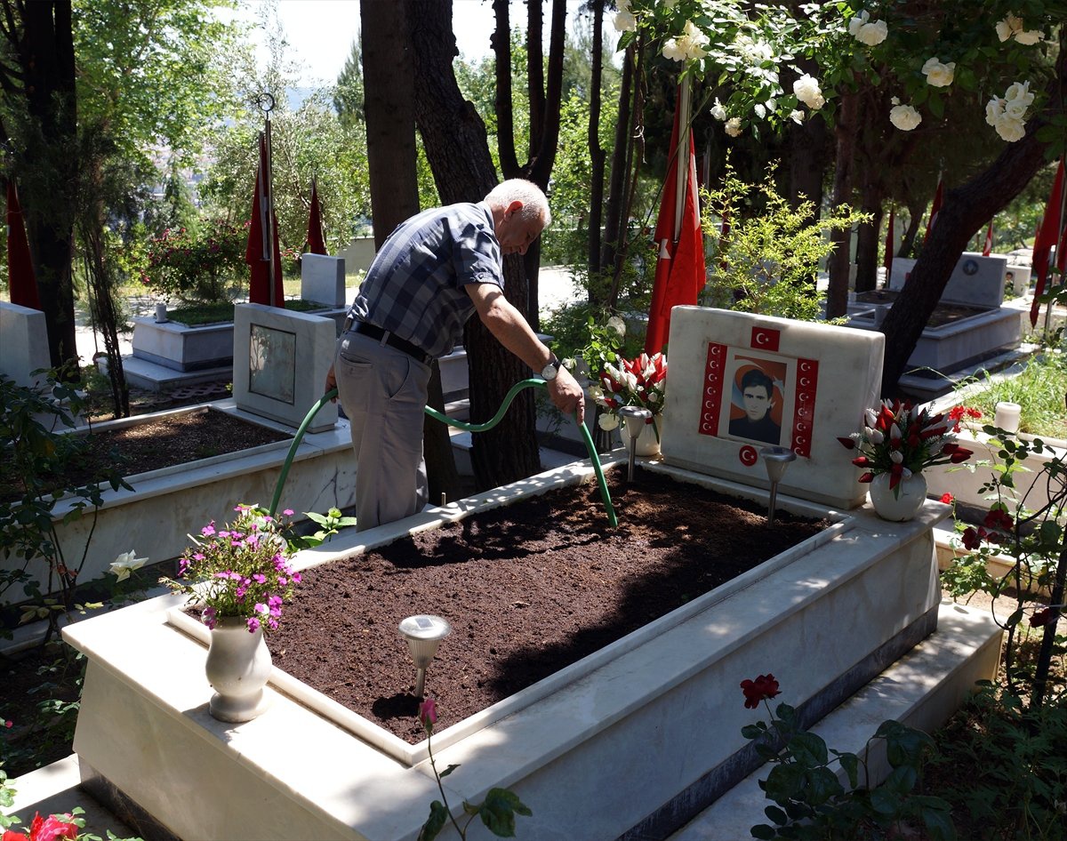 Kadifekale Şehitliği\'nde Buruk Anneler Günü