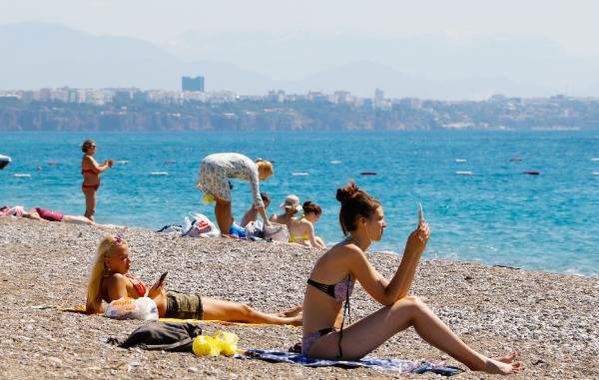 Konyaaltı Sahili Turistlere Kaldı