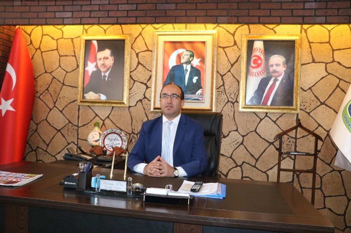 Magandalar Belediyenin Diktiği Çiçekleri Söktü
