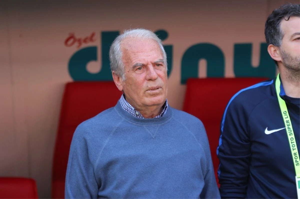 Mustafa Denizli: "Kaybetmeyi Hiç Düşünmediğimiz Bir Maçtı"