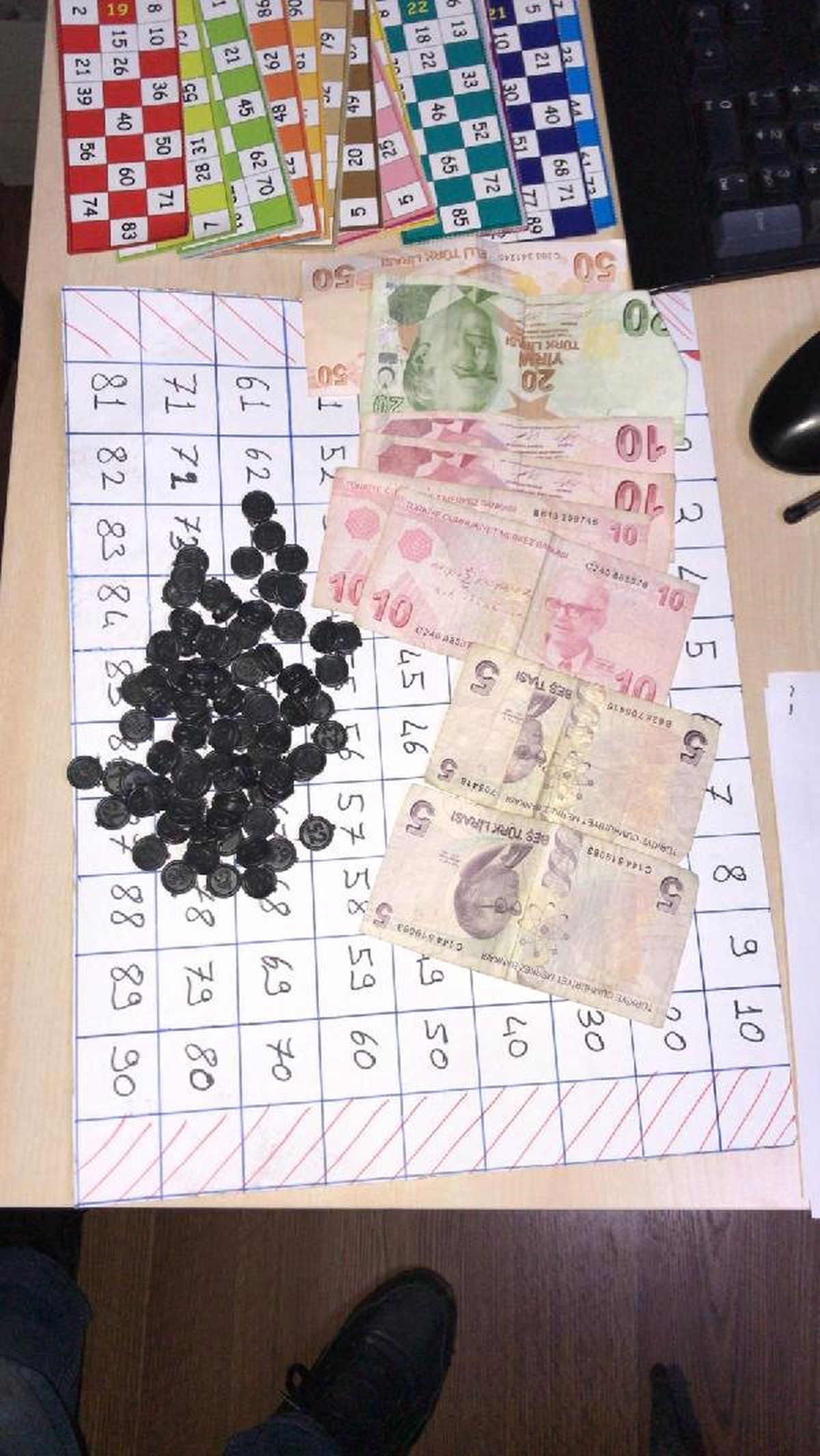 Polis Tombala Oynanırken Baskın Yaptı