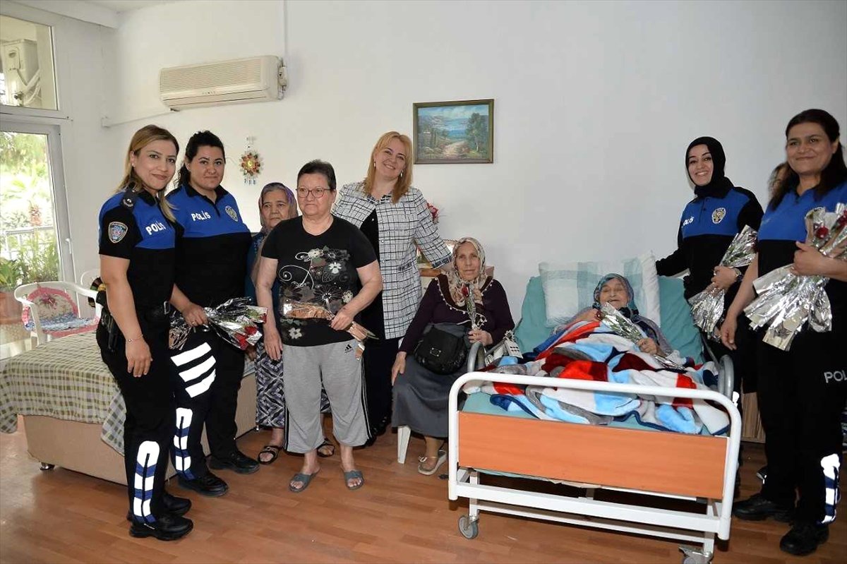 Polislerden Anneler Günü Ziyaretleri