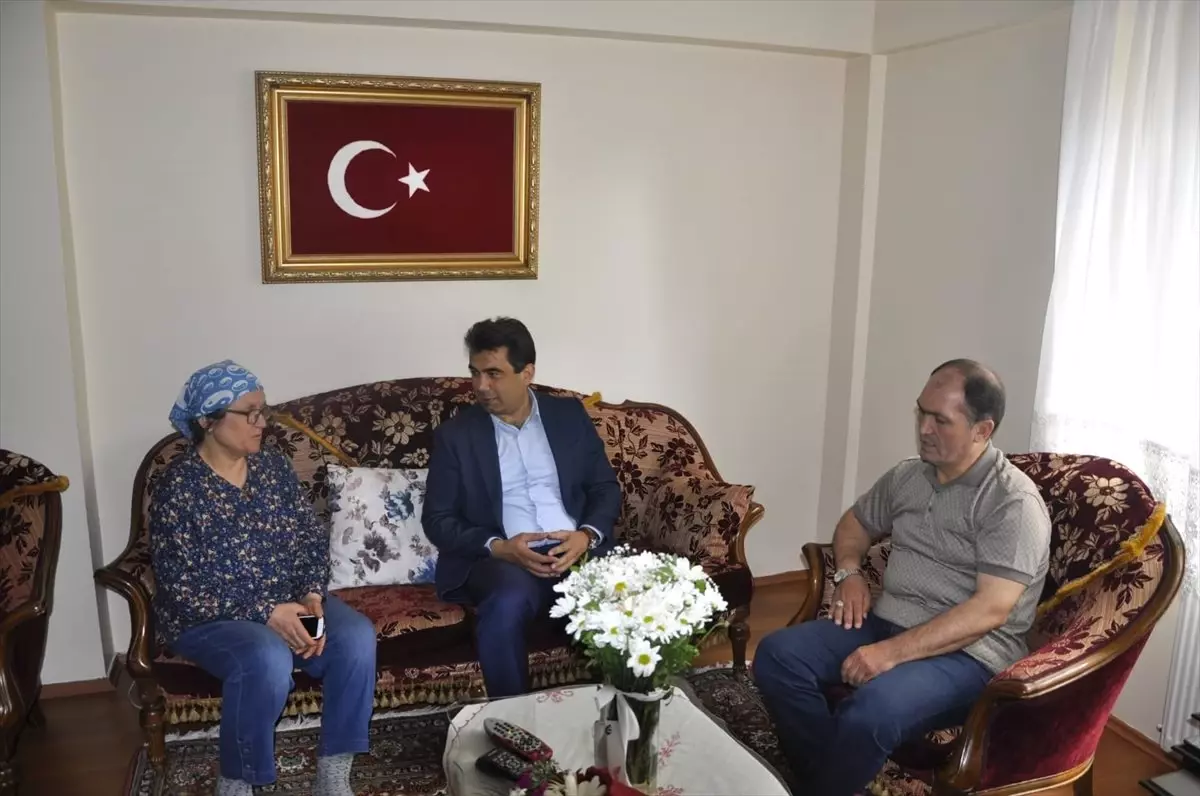 Şehit Öğretmenin Annesine Anneler Günü Ziyareti