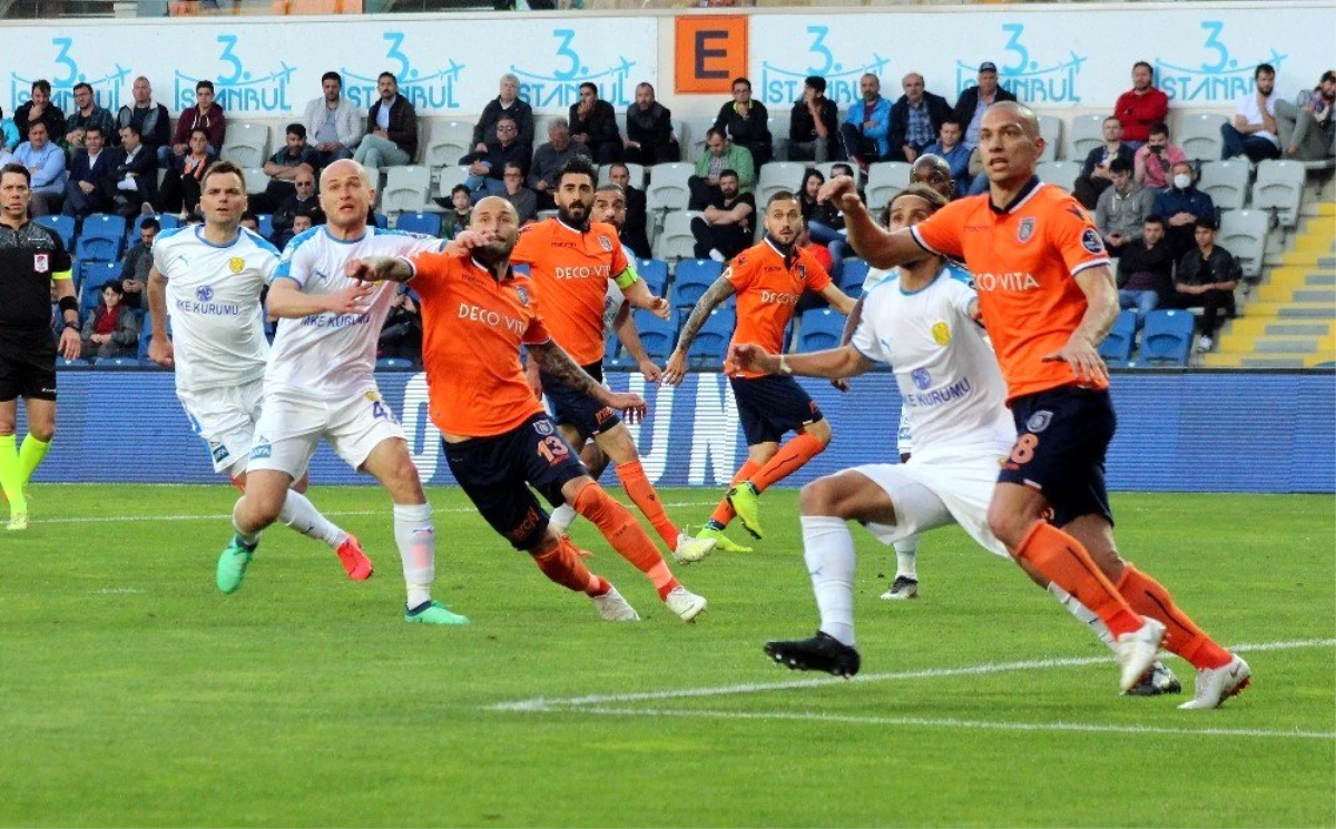 Spor Toto Süper Lig: Medipol Başakşehir: 1 - Ankaragücü: 0 (İlk Yarı)