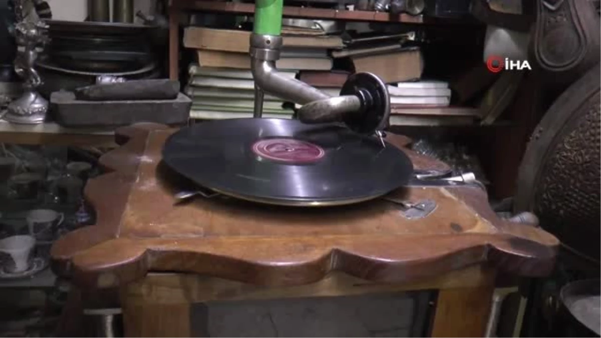 Teknolojiye Yenik Düşen Gramofonlar Sesiyle Antikacılara Hayat Veriyor