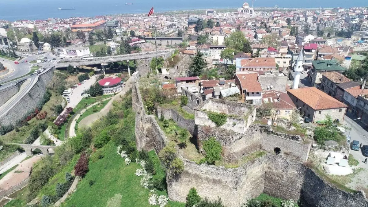 Trabzon\'da Dernek Başkanından "Kale İçinde Cumbalı Evler Yapılsın" Önerisi