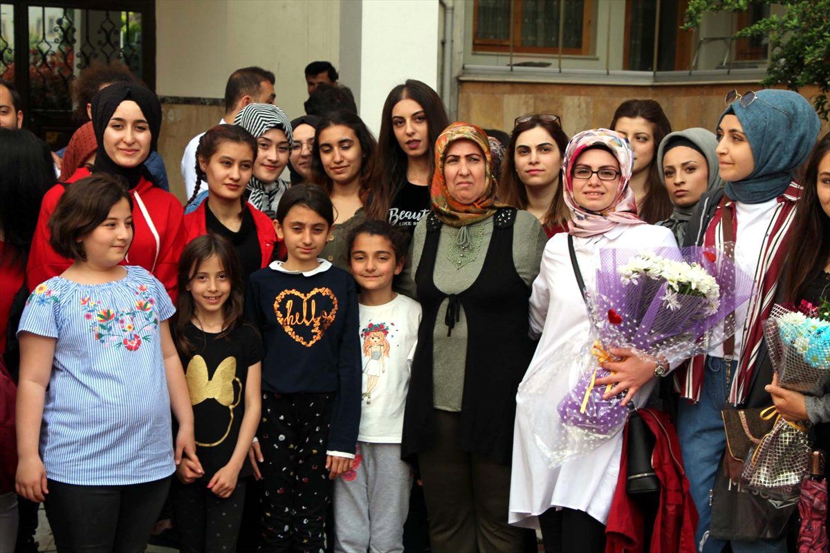 Üniversiteli Öğrencilerden Şehit Ailelerine Ziyaret