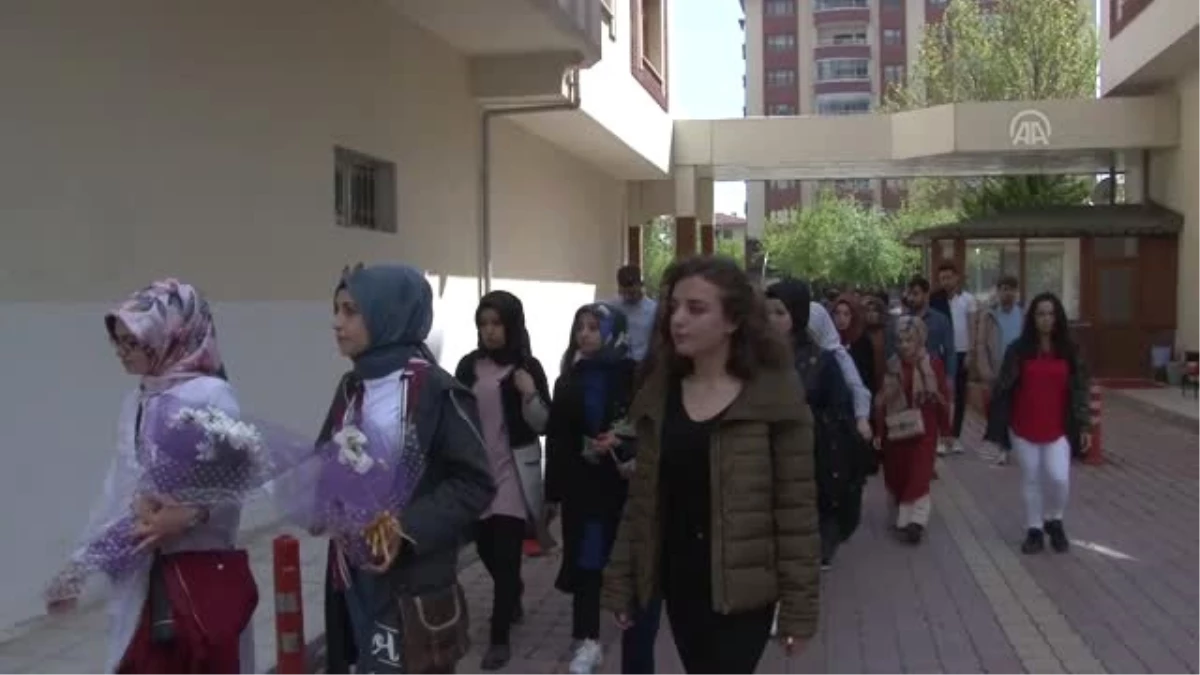 Üniversiteli Öğrencilerden Şehit Ailelerine Ziyaret - Elazığ