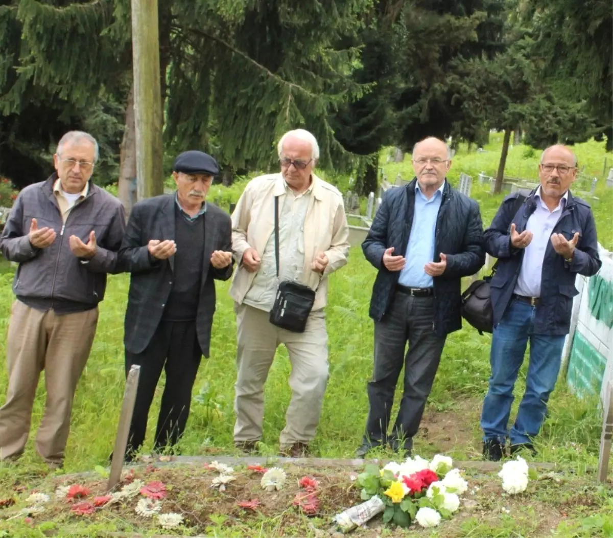 Ünlü Şair Mezarı Başında Anıldı