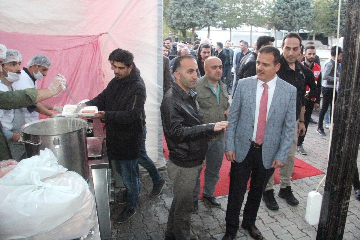 Vali Akbıyık\'tan İftar Çadırına Ziyaret