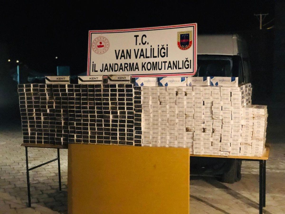 Van\'da 9 Bin 940 Paket Kaçak Sigara Ele Geçirildi