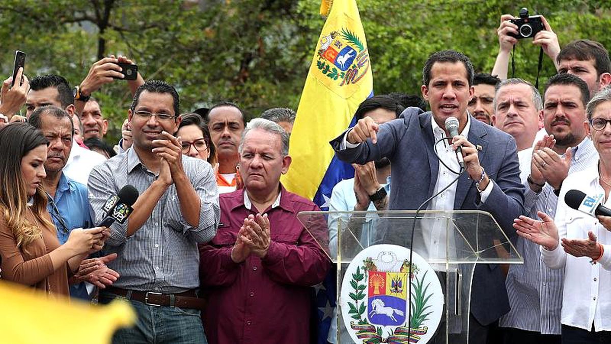 Venezuela\'da Muhalif Lider Guaido\'dan ABD Ordusu ile İş Birliği Talimatı