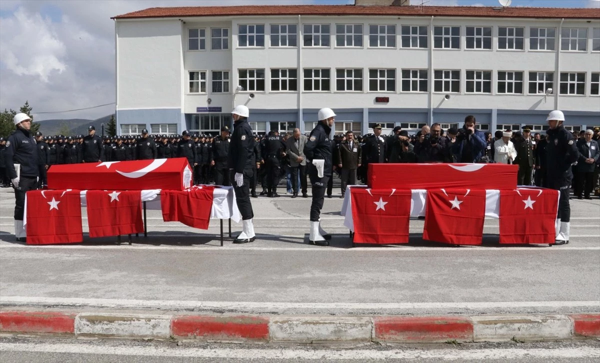 Yozgat\'ta Trafik Kazasında Şehit Olan Polisler İçin Tören