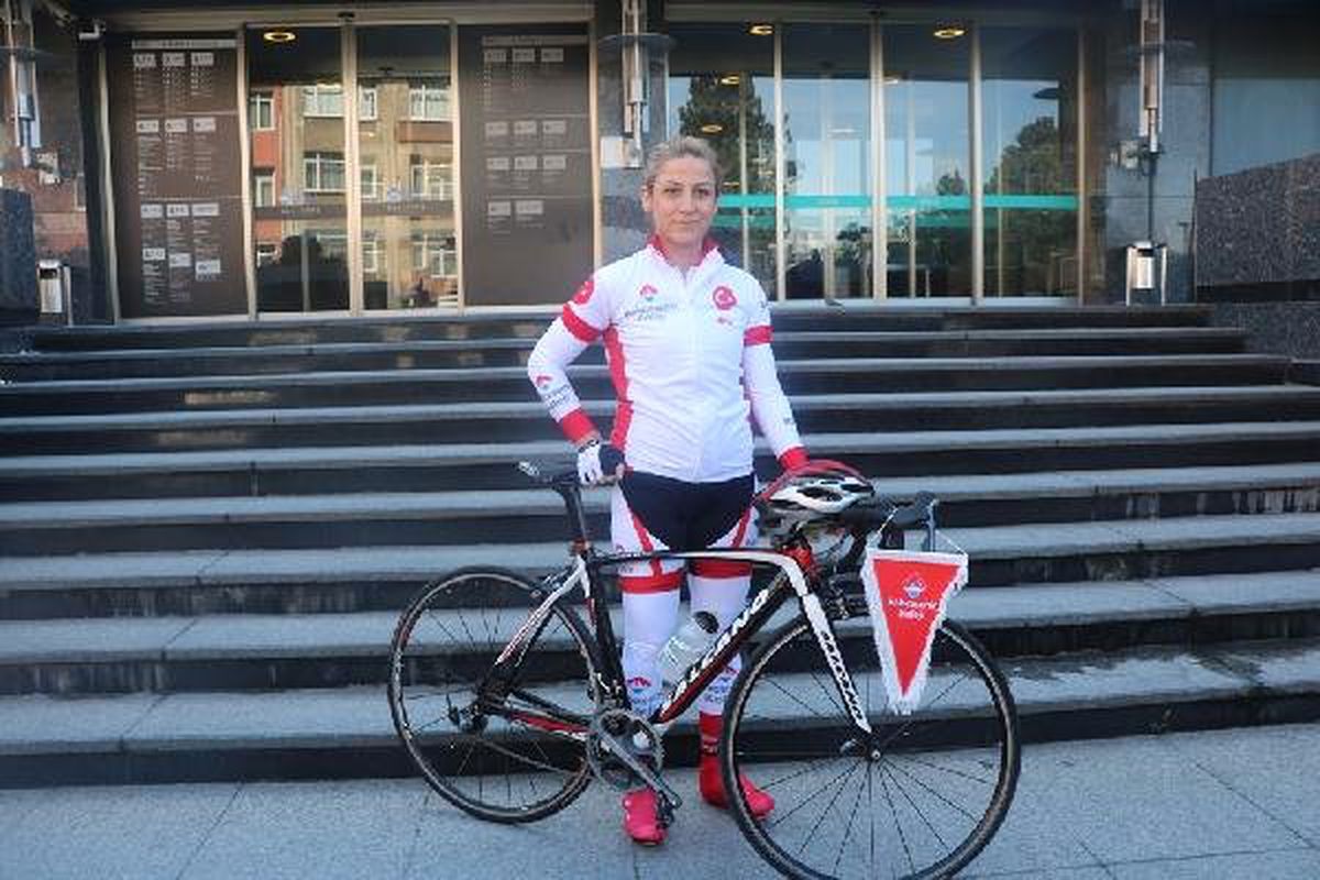19 Mayıs İçin İstanbul\'dan Samsun\'a Pedal Çeviriyor