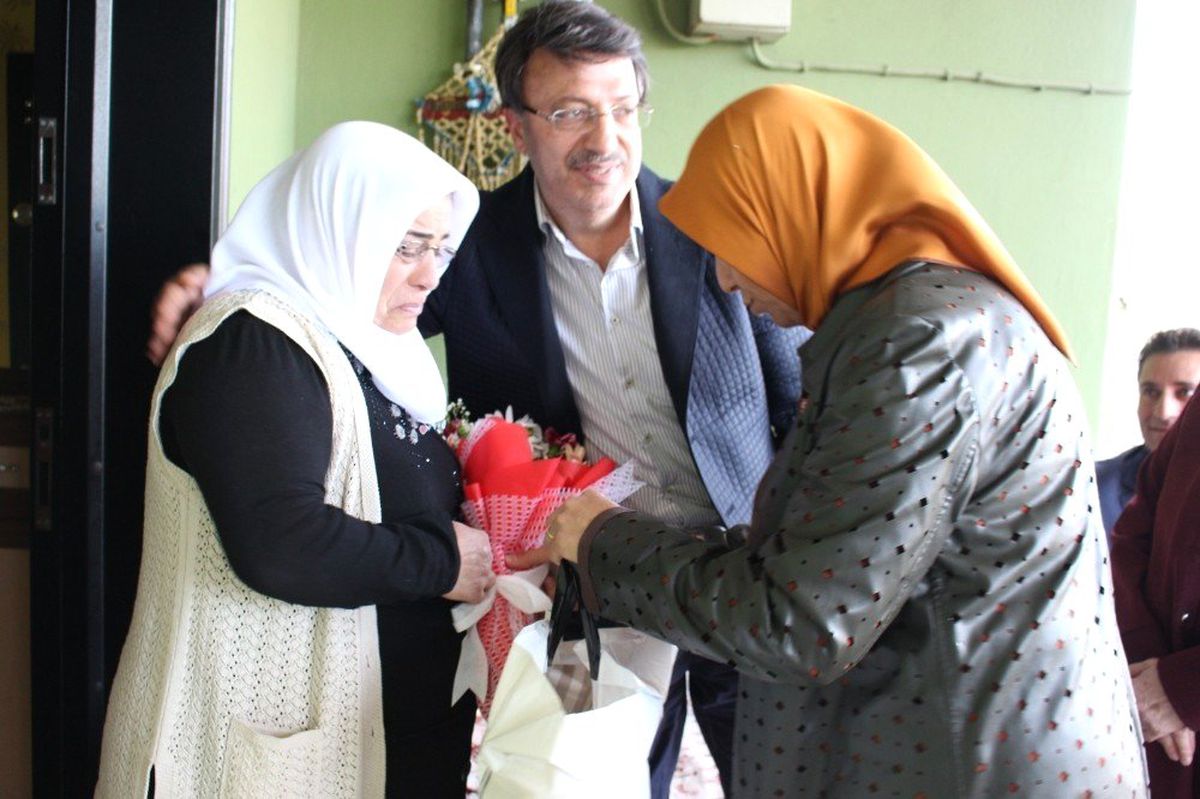 AK Parti\'li Türkmenoğlu, Terör Mağduru Anneleri Unutmadı