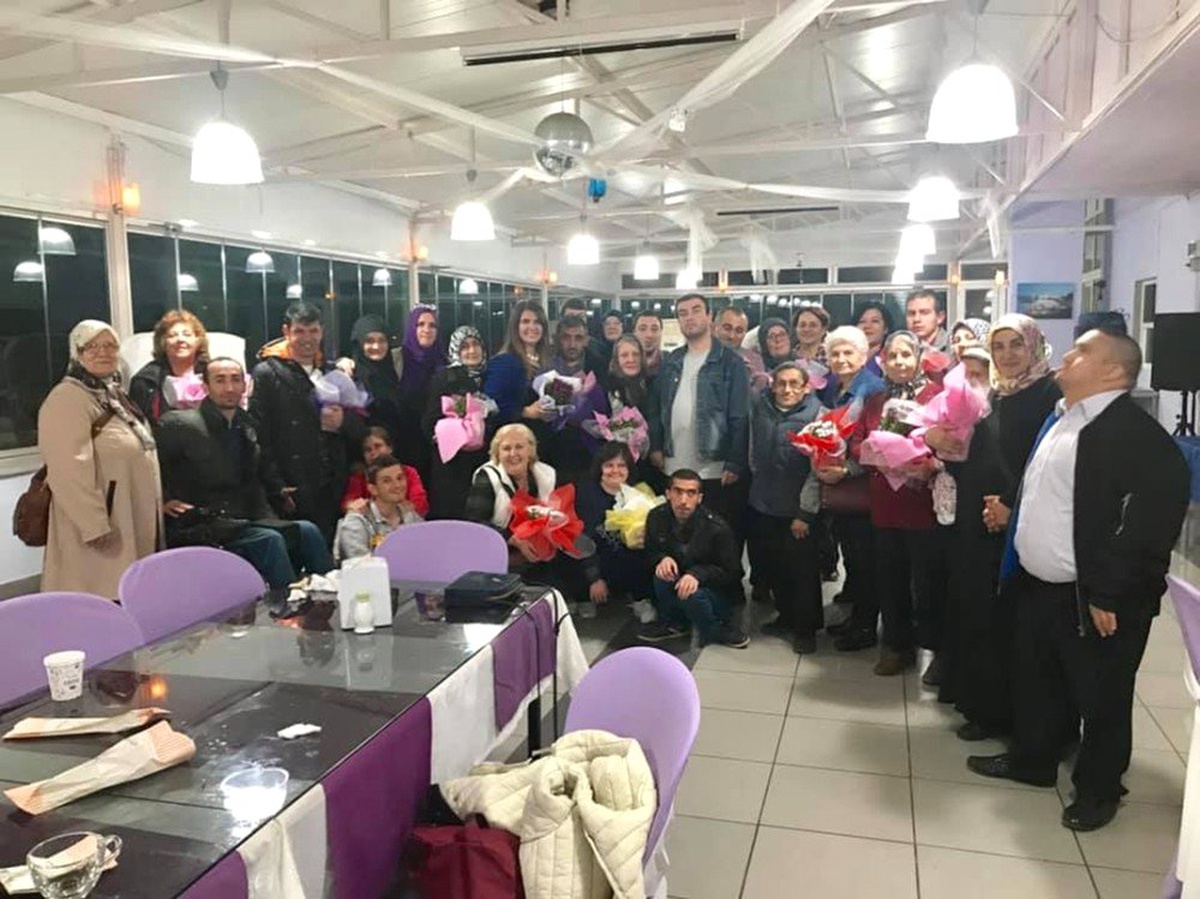Ak Partili Kadınlardan Annelere İftar Yemeği