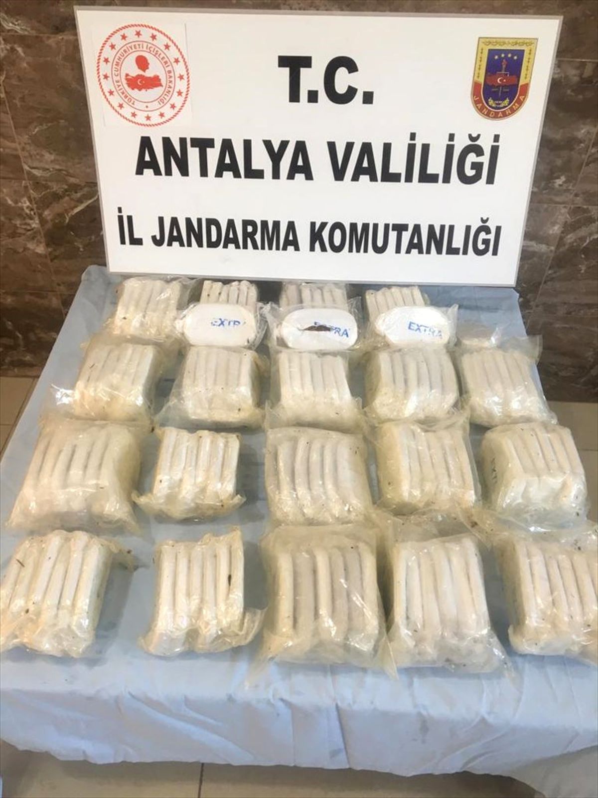 Alanya Sahilinde Çuval İçinde 27,7 Kilogram Esrar Ele Geçirildi