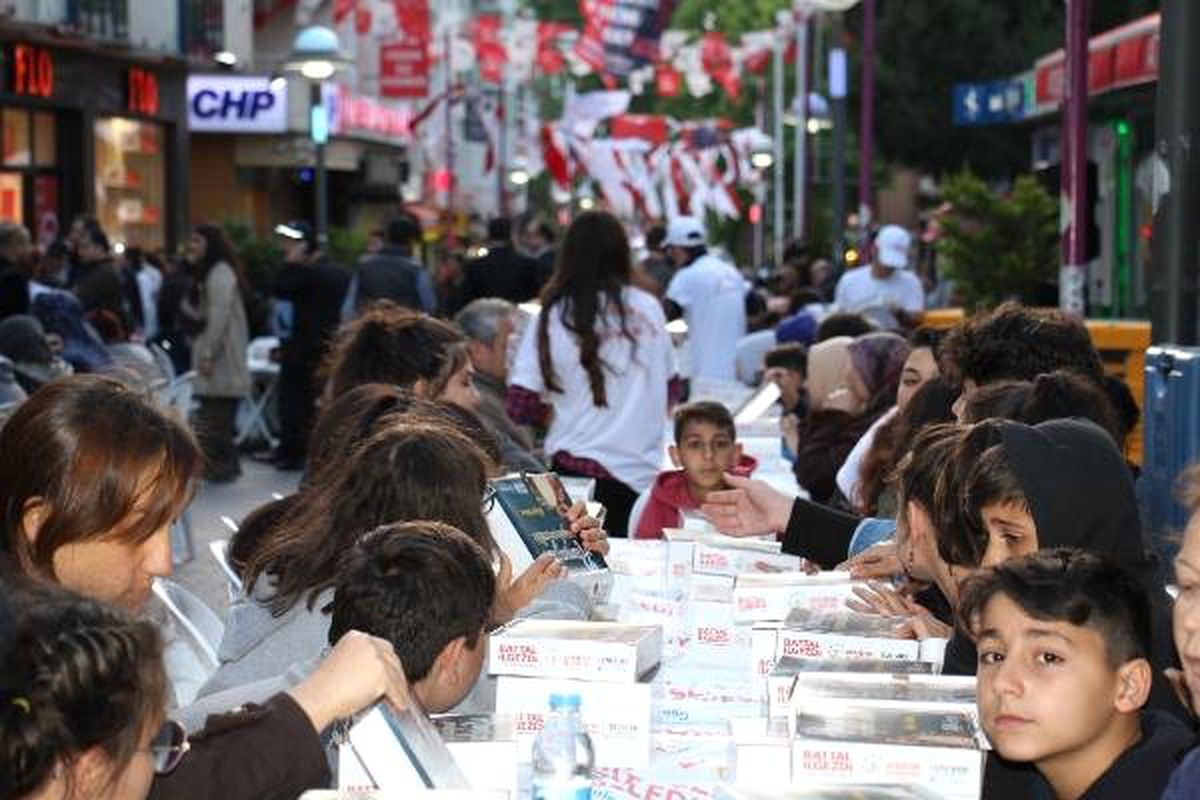 Ataşehir\'de Sokak İftarları Devam Ediyor