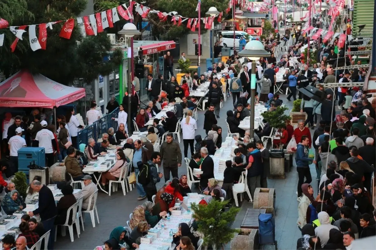 Ataşehirliler Sokak İftarında Bir Araya Geldi