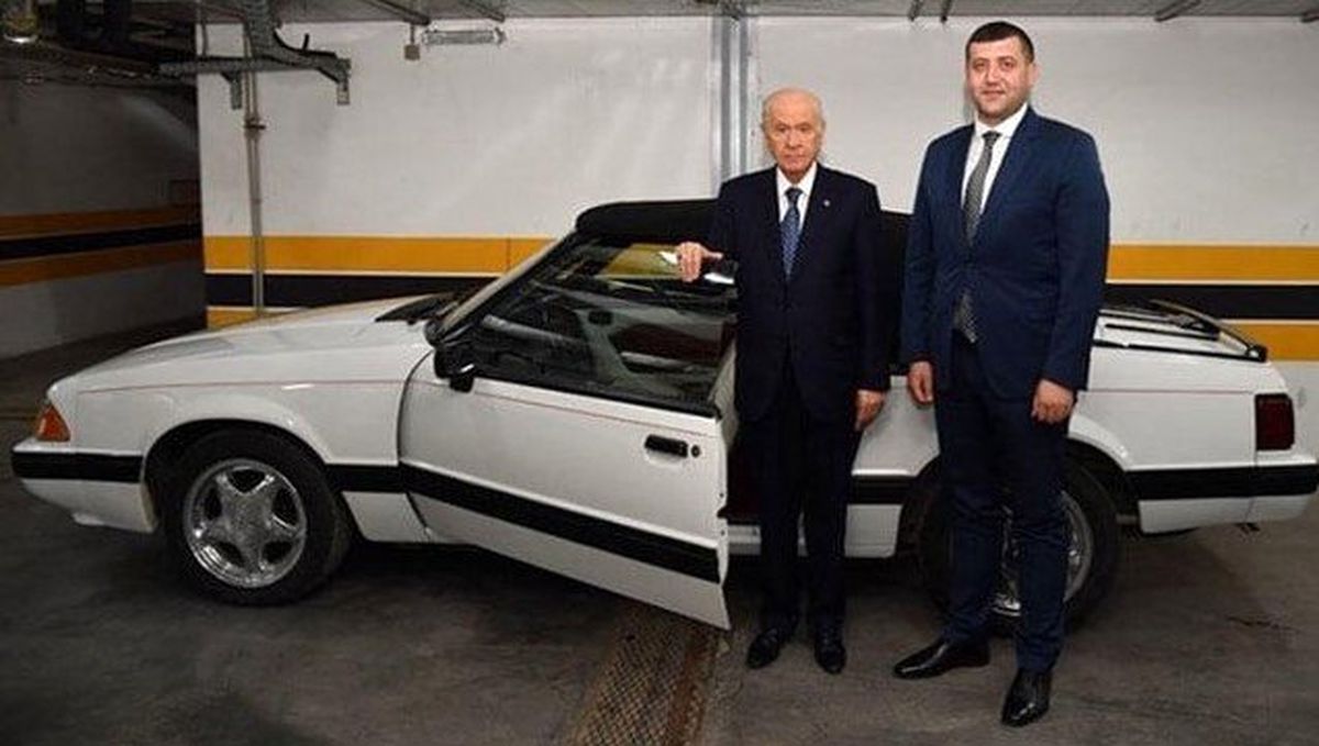 Bahçeli, BJK Plakalı Eski Model Otomobilini MHP'li Vekile Hediye Etti