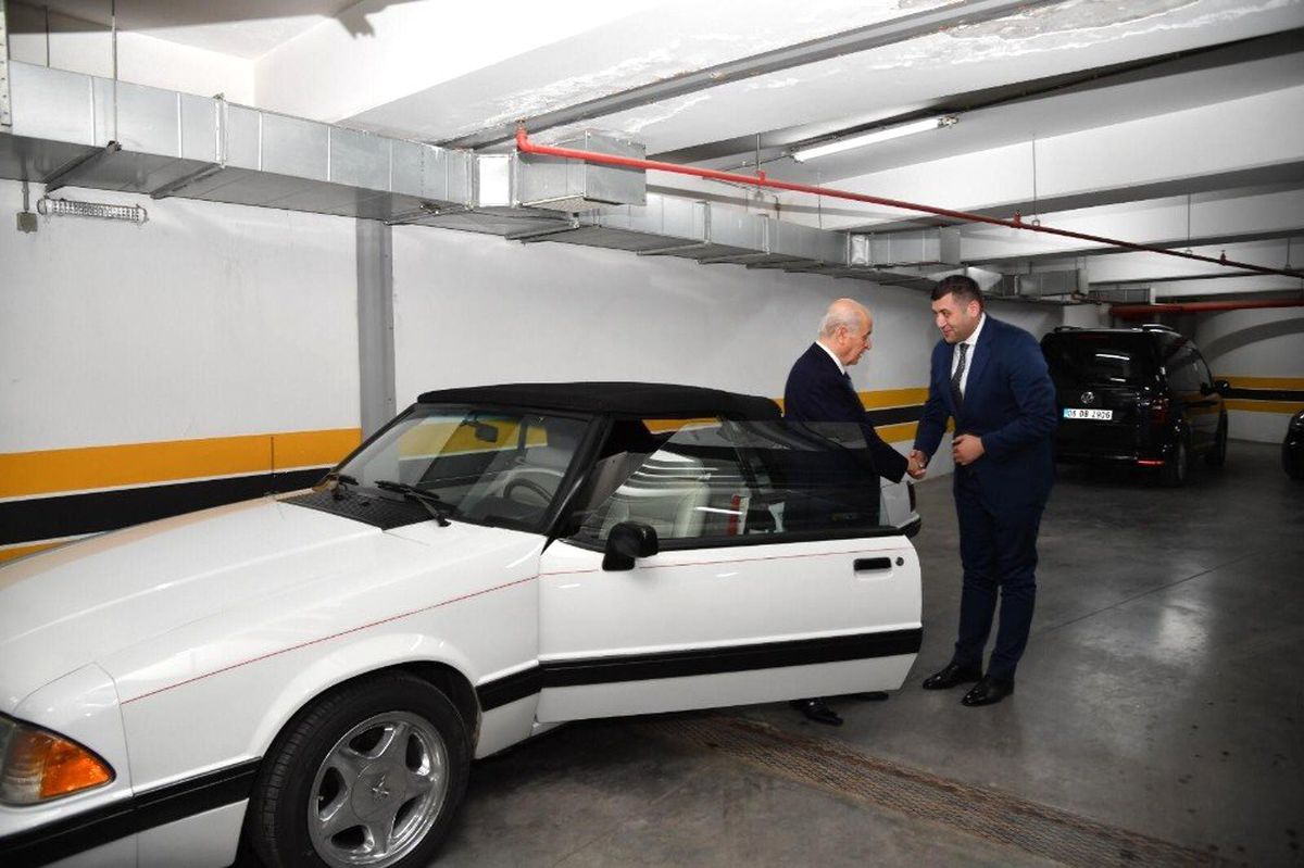 Bahçeli, Mustang Marka Aracını Kayseri Milletvekili Ersoy\'a Hediye Etti