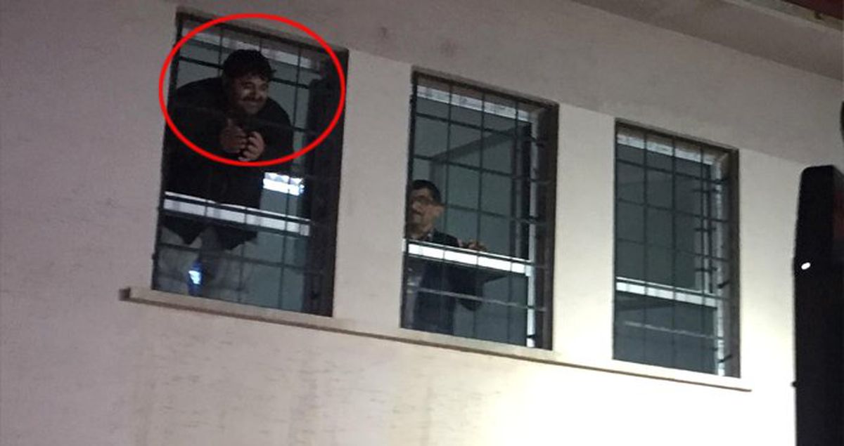 Başı Demir Korkuluklara Sıkışan Talihsiz Adamı İtfaiye Kurtardı