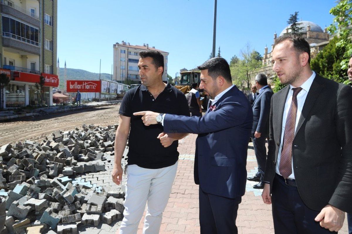 Başkan Arı, Lale Caddesinde Çalışmaları İnceledi