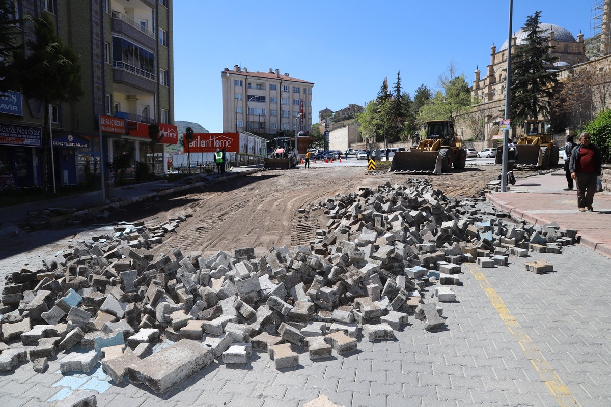 Başkan Arı, Lale Caddesindeki Çalışmaları İnceledi