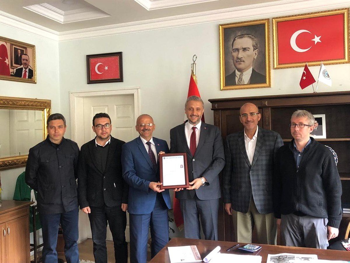 Başkan Biçer\'e Mezuniyet Sürprizi