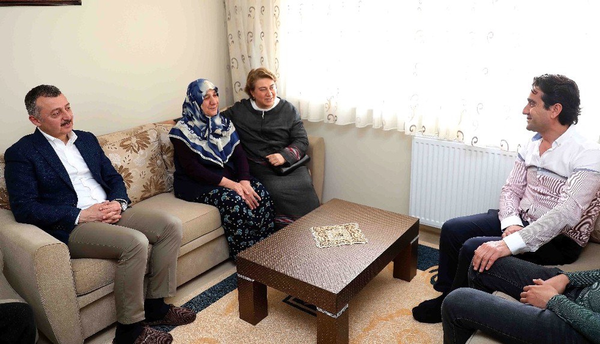Başkan Büyükakın Anneleri Ziyaret Etti
