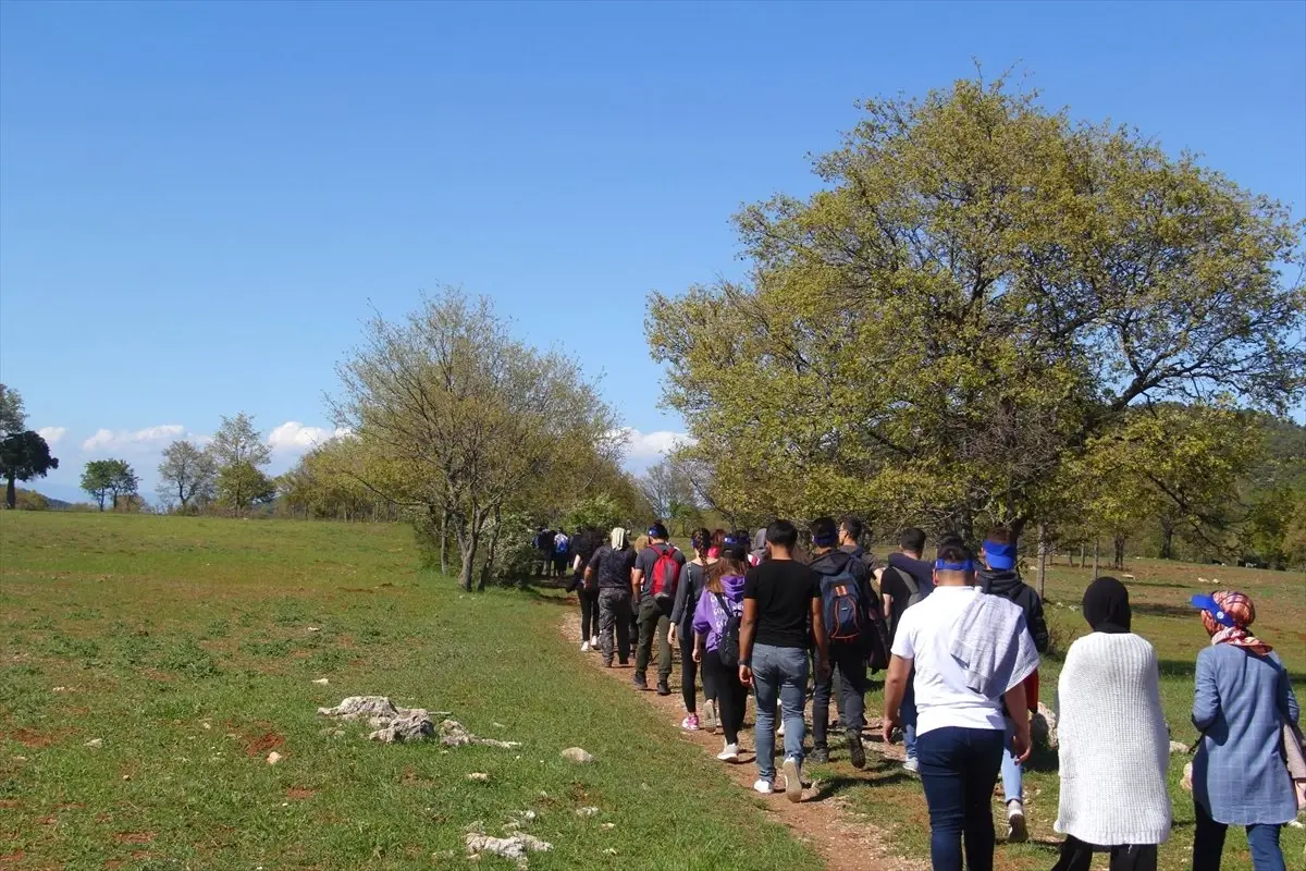 Beyşehir\'de Doğaseverler Anneler İçin Yürüdü